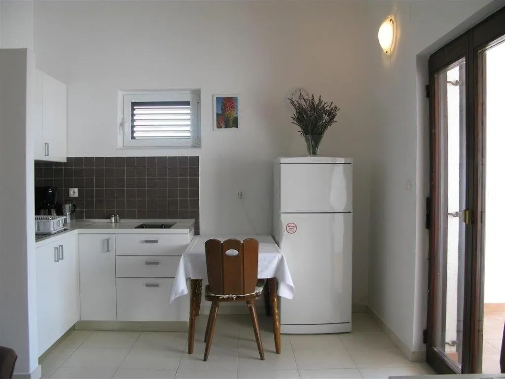 Apartments With A Parking Space Palit, Rab - 16356 Mundanije 0*,