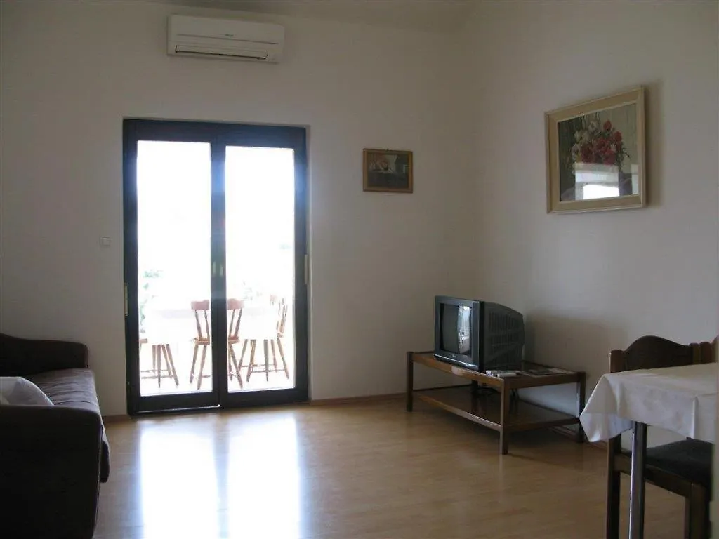 Apartments With A Parking Space Palit, Rab - 16356 Mundanije