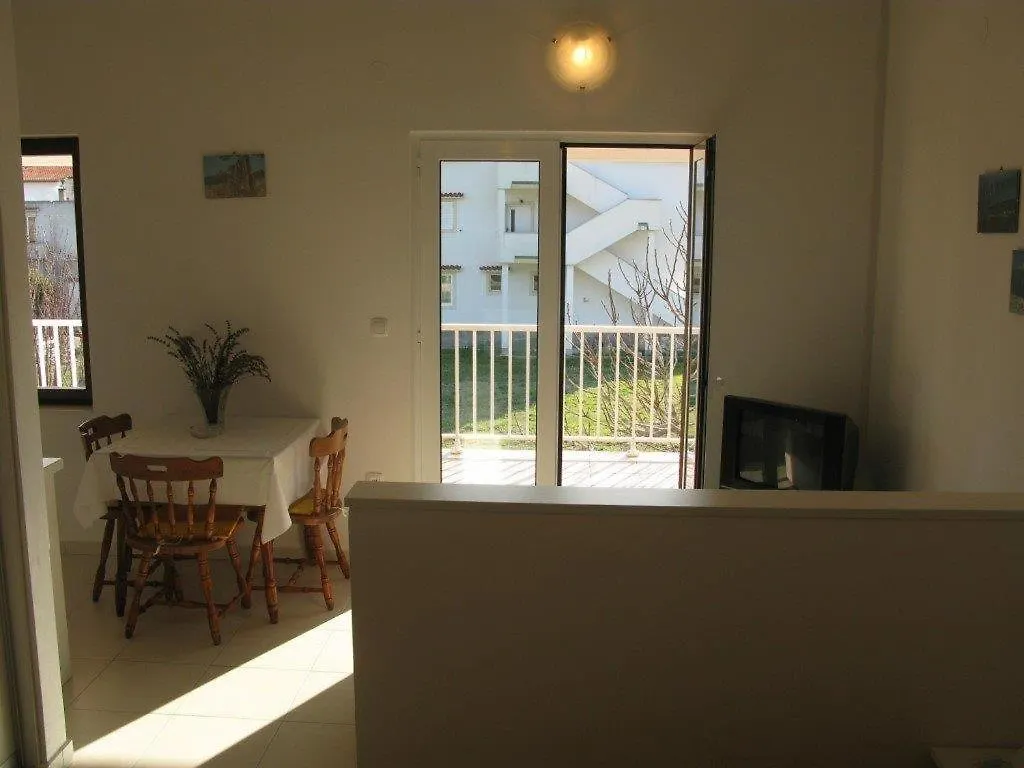 Apartments With A Parking Space Palit, Rab - 16356 Mundanije