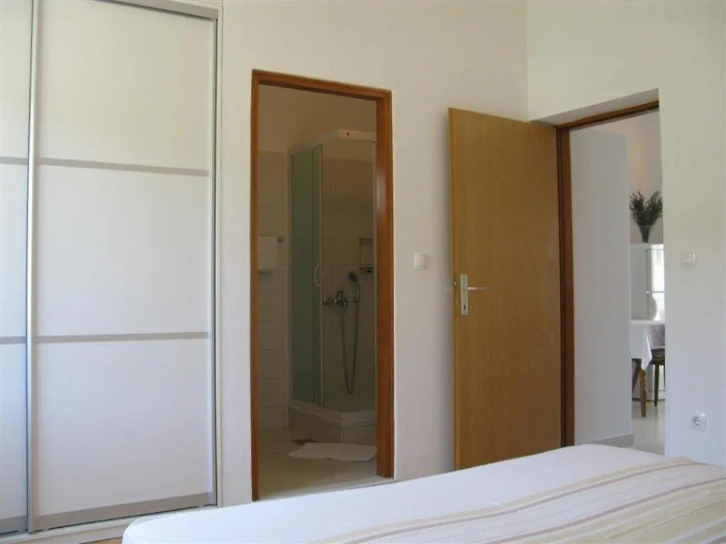 Apartments With A Parking Space Palit, Rab - 16356 Mundanije