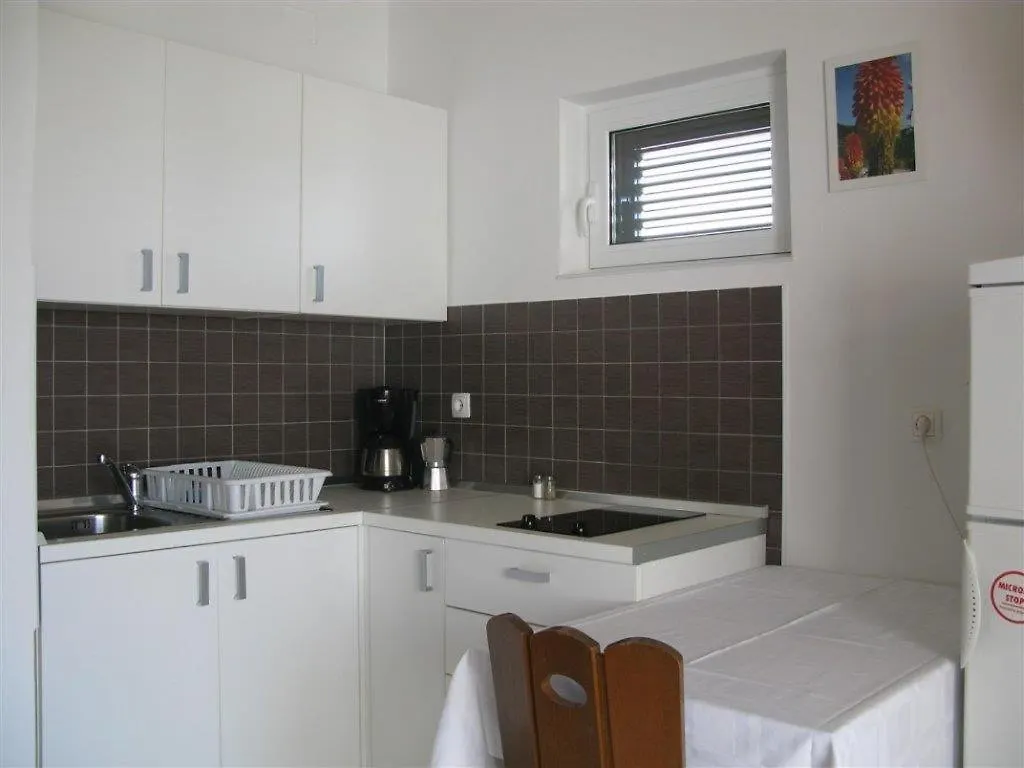 Apartments With A Parking Space Palit, Rab - 16356 Mundanije