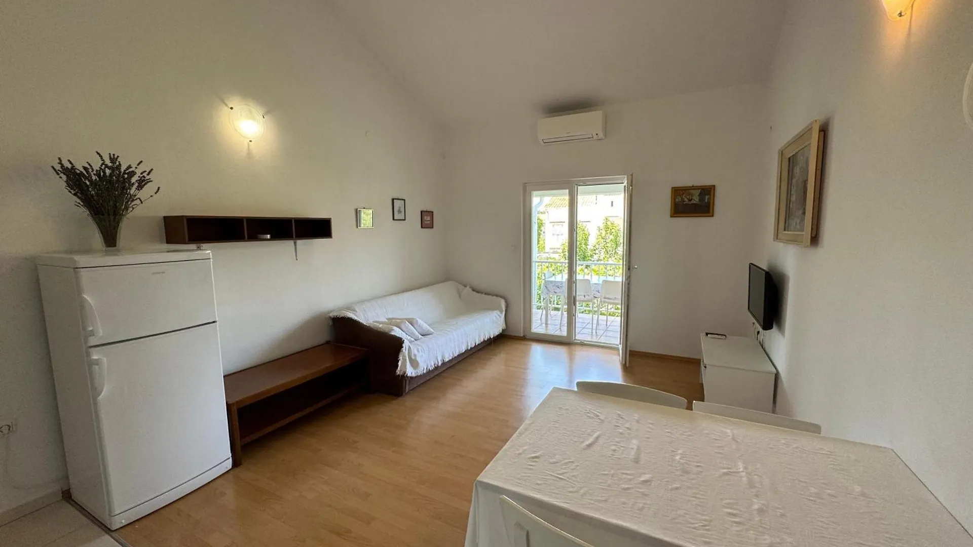 Apartments With A Parking Space Palit, Rab - 16356 Mundanije