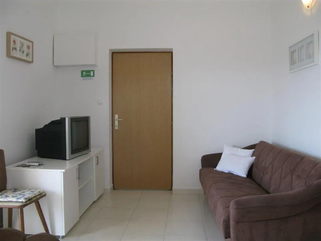 Apartments With A Parking Space Palit, Rab - 16356 Mundanije